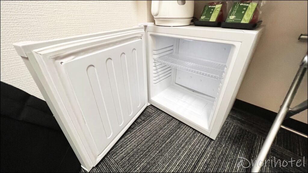 【御徒町アーバンホテル】冷蔵庫は棚の高さを細かく選べるのが便利【セミダブル･レビュー･口コミ上野･末広町】