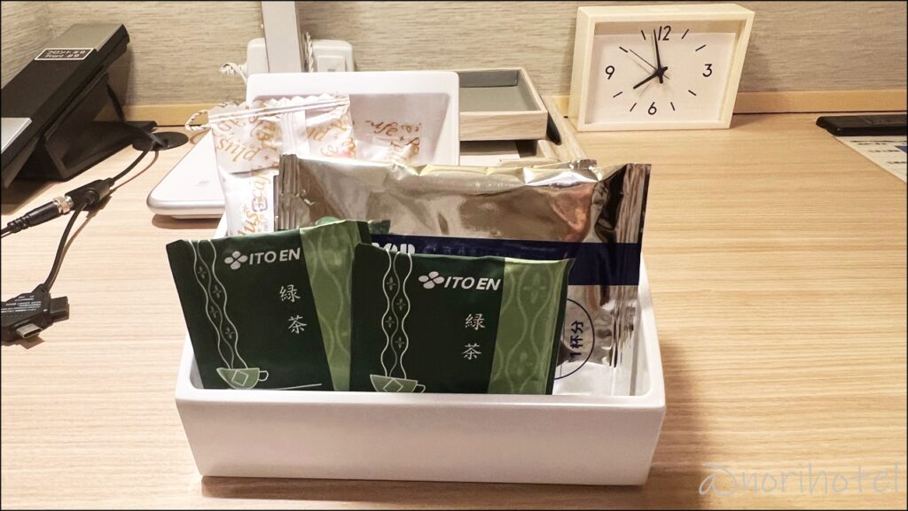【名鉄イン浜松町ホテル】ドトールのドリップ式コーヒーとお茶が常備されています。【モデレートダブル･レビュー･口コミ浜松町･大門】