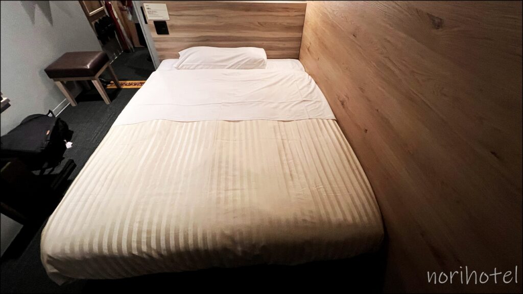 【スーパーホテルさいたま大宮】ベッドは眠りを追及した150cm幅のダブルワイドベッドと適度な硬さのマットでぐっすり【スタンダード･シングルルーム･レビュー･口コミ･感想･評価･大宮駅西口】