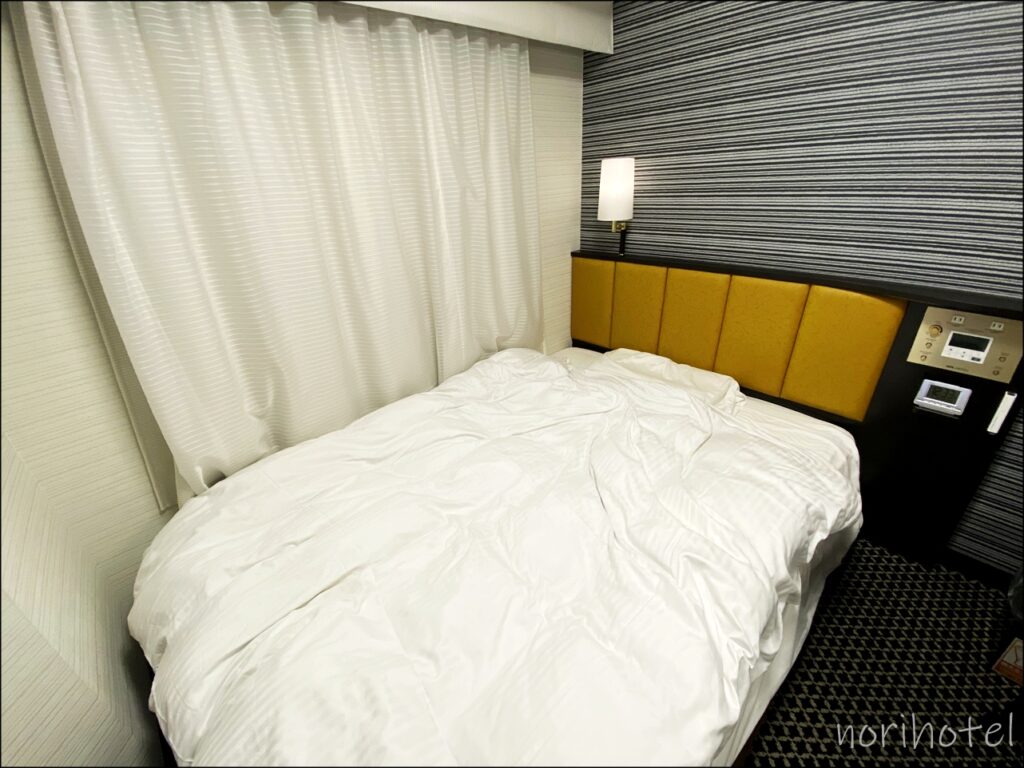 【アパホテル さいたま新都心】スタンダードルームのベッド幅：140cmの大きなベッドがふかふかで最高｡羽毛布団も気持ち良い【レビュー･口コミ･感想･評価･大宮】