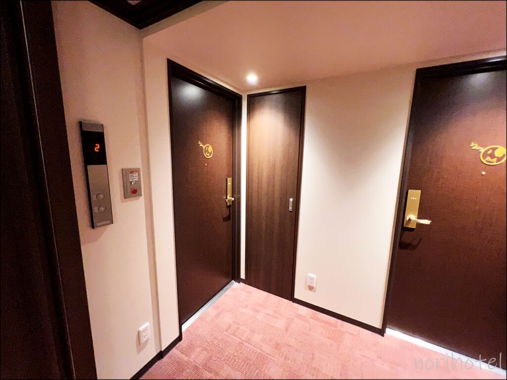 【ホテルウィングインターナショナルセレクト池袋】廊下、部屋のドア｡ドアはオートロックの入室で安全【レビュー･口コミ･感想･評価】