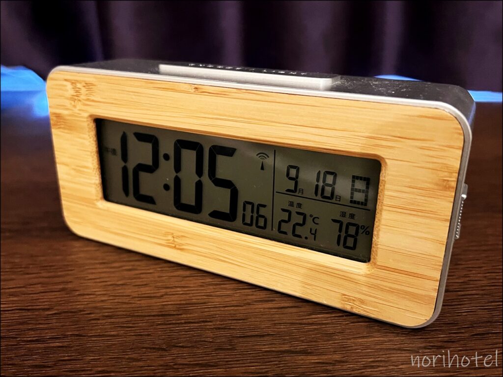 【ホテルウィングインターナショナルセレクト池袋】時計がADESSO(アデッソ) 目覚まし時計 T-01がコンパクトで使いやすい【スーペリアダブル･レビュー･口コミ･感想･評価】