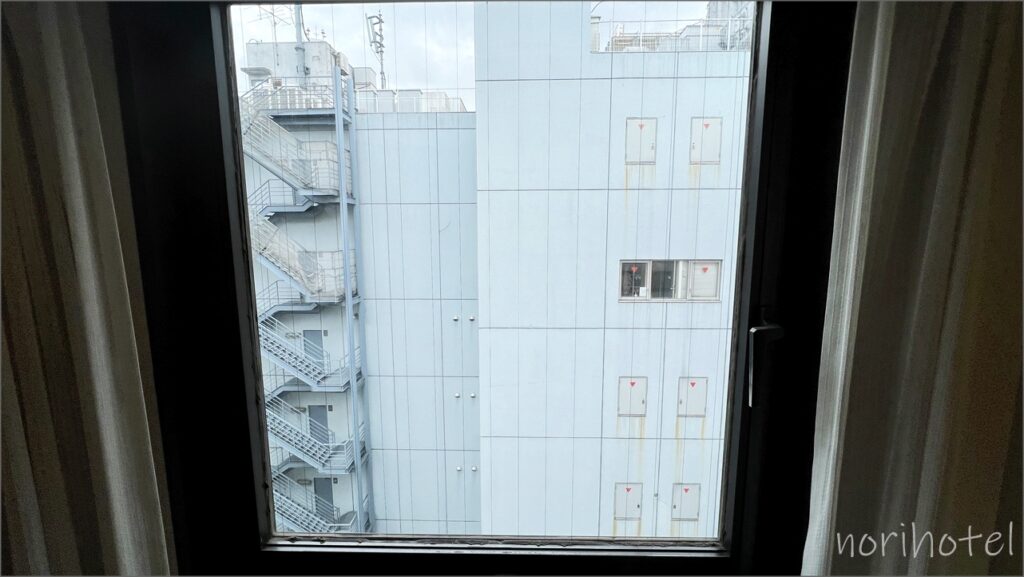 第一イン池袋ホテルの窓･カーテン、部屋からの景色【セミダブルルーム･レビュー･口コミ･感想･評価】