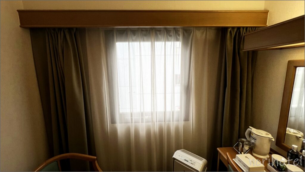 第一イン池袋ホテルの窓･カーテン、部屋からの景色【セミダブルルーム･レビュー･口コミ･感想･評価】