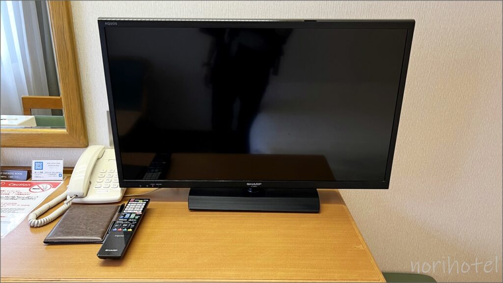 第一イン池袋ホテルのテレビは32インチのSHARP AQUOS 32V型液晶テレビ LC-32BH11【セミダブルルーム･レビュー･口コミ･感想･評価】