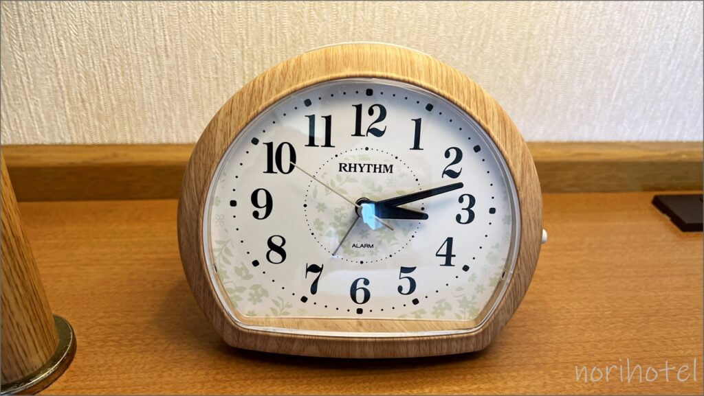 第一イン池袋ホテルの時計は「リズム時計｜RHYTHM 目覚まし時計 マイキーR662」の置時計【セミダブルルーム･レビュー･口コミ･感想･評価】