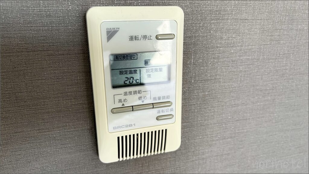 コンフォートホテル東京清澄白河のエアコンは埋め込み型で部屋がスッキリして広くなる【ダブルエコノミー宿泊レビュー･口コミ･感想･評価】
