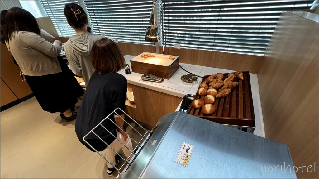 ロッテシティホテル錦糸町の朝食のフレンチトースト、パンはその場で焼くことができて美味しい【モーニングビュッフェ･宿泊レビュー･口コミ･感想･評価】