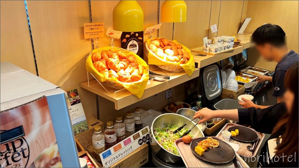 スーパーホテル秋葉原・末広町の朝食は満足できるごはんがたくさん！トレーを持って好きなだけよそえます【朝食ビュッフェ･宿泊レビュー･口コミ･感想･評価】