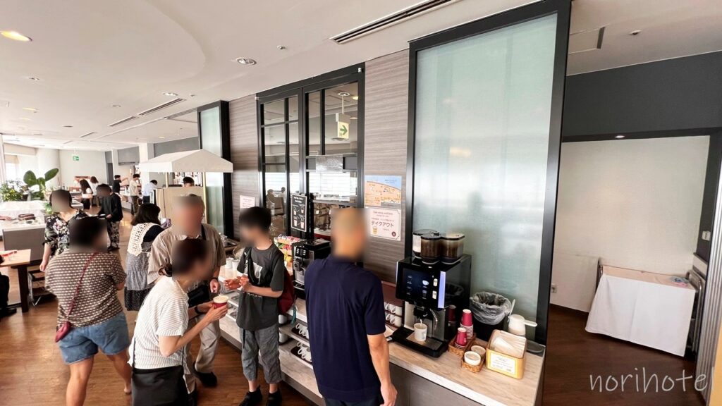 横浜桜木町ワシントンホテルの朝食のドリンクコーナーが充実！ソフトドリンク、コーヒー、紅茶、牛乳などなんでもあります！【朝食ビュッフェ･宿泊レビュー･口コミ･感想･評価】