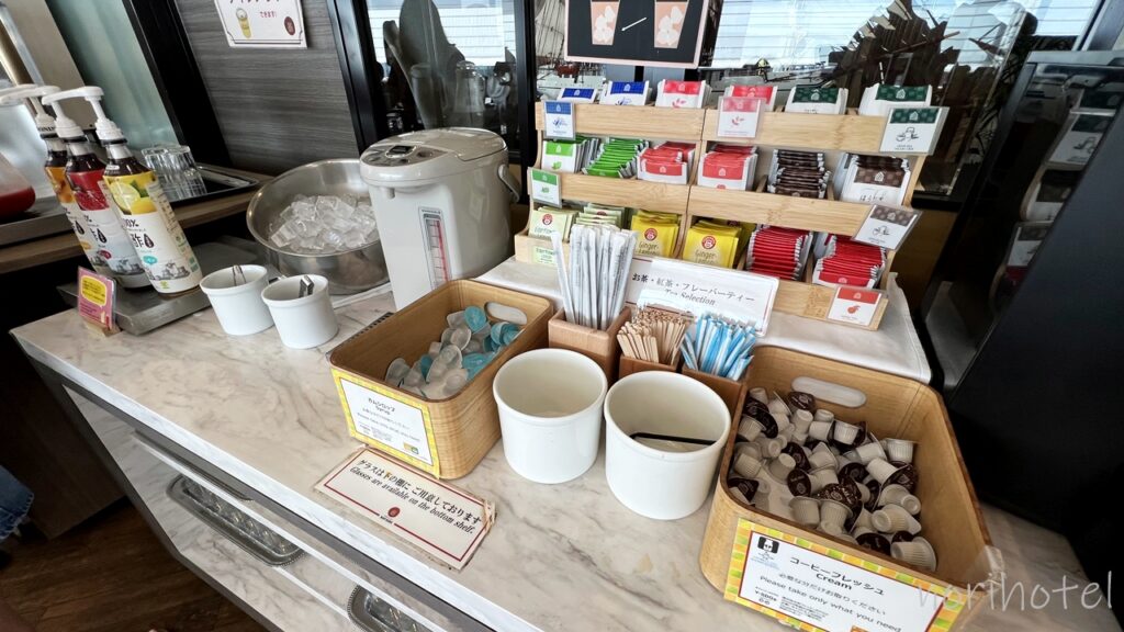 横浜桜木町ワシントンホテルの朝食のドリンクコーナーが充実！ソフトドリンク、コーヒー、紅茶、牛乳などなんでもあります！【朝食ビュッフェ･宿泊レビュー･口コミ･感想･評価】