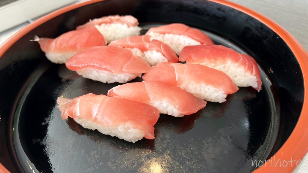 横浜桜木町ワシントンホテルの朝食の三崎マグロ、ネギトロ、しらすで海鮮丼、マグロ・イカの握り寿司、お刺身が美味しい！【朝食ビュッフェ･宿泊レビュー･口コミ･感想･評価】