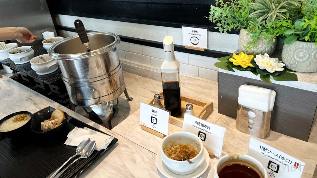 横浜桜木町ワシントンホテルの朝食の横浜名物の焼売（シュウマイ）、ナポリタンなどのおかずの種類豊富【朝食ビュッフェ･宿泊レビュー･口コミ･感想･評価】
