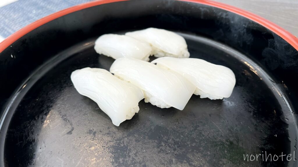 横浜桜木町ワシントンホテルの朝食の三崎マグロ、ネギトロ、しらすで海鮮丼、マグロ・イカの握り寿司、お刺身が美味しい！【朝食ビュッフェ･宿泊レビュー･口コミ･感想･評価】