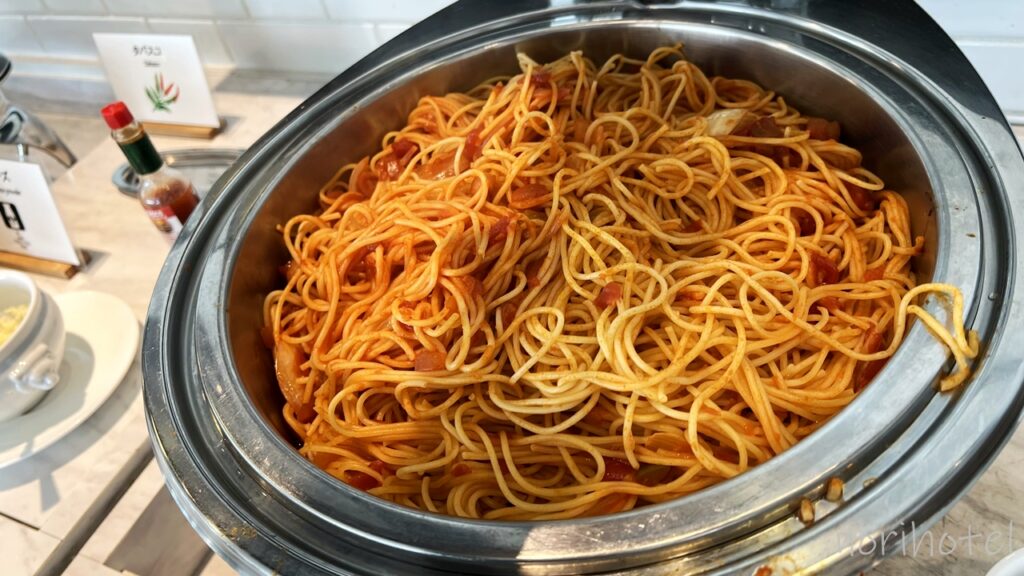 横浜桜木町ワシントンホテルの朝食の横浜名物の焼売（シュウマイ）、ナポリタンなどのおかずの種類豊富【朝食ビュッフェ･宿泊レビュー･口コミ･感想･評価】