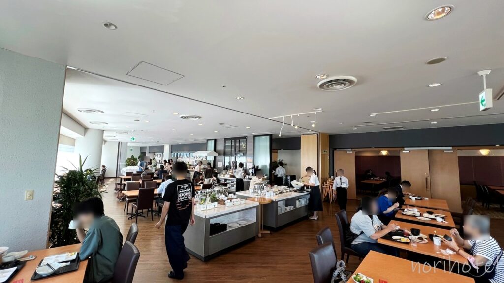 横浜桜木町ワシントンホテルの朝食の会場が広くて気持ち良い！景色も最高！【朝食ビュッフェ･宿泊レビュー･口コミ･感想･評価】