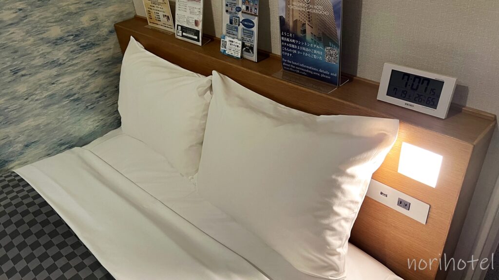 横浜桜木町ワシントンホテルのベッドは140cmのゆったりダブルサイズの大きいベッド【スタンダードダブルルームレビュー･口コミ･感想･評価】