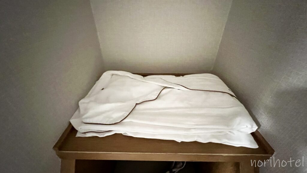横浜桜木町ワシントンホテルの館内着・パジャマはロングシャツタイプでゆったり【スタンダードダブルルーム･レビュー･口コミ･感想･評価】