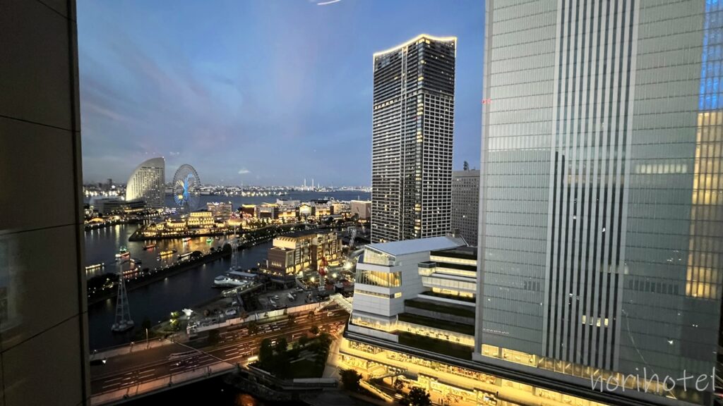 横浜桜木町ワシントンホテルの窓からは横浜･みなとみらいや観覧車の夜景が見ることができて最高にキレイ！【スタンダードダブルルーム･レビュー･口コミ･感想･評価】