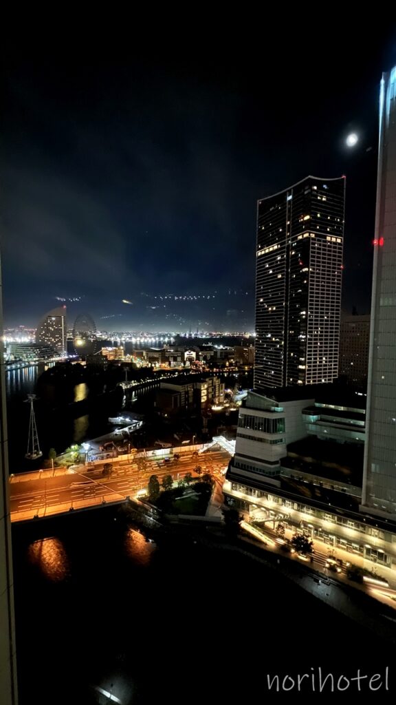 横浜桜木町ワシントンホテルの窓からは横浜･みなとみらいや観覧車の夜景が見ることができて最高にキレイ！【スタンダードダブルルーム･レビュー･口コミ･感想･評価】