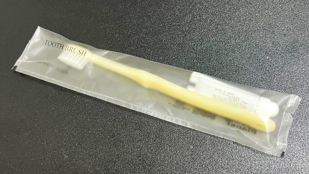 横浜桜木町ワシントンホテルのアメニティの歯ブラシセット、ボディータオル