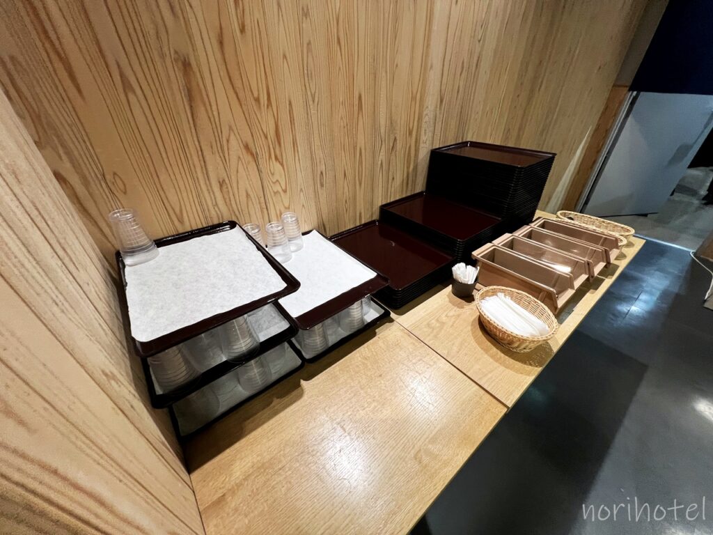 ホテルヴィスキオ富山 by GRANVIAの朝食のサラダコーナー、富山名物の蛍烏賊の沖漬けとポテトサラダなどもあります【朝食ビュッフェ･宿泊レビュー･口コミ･感想･評価】